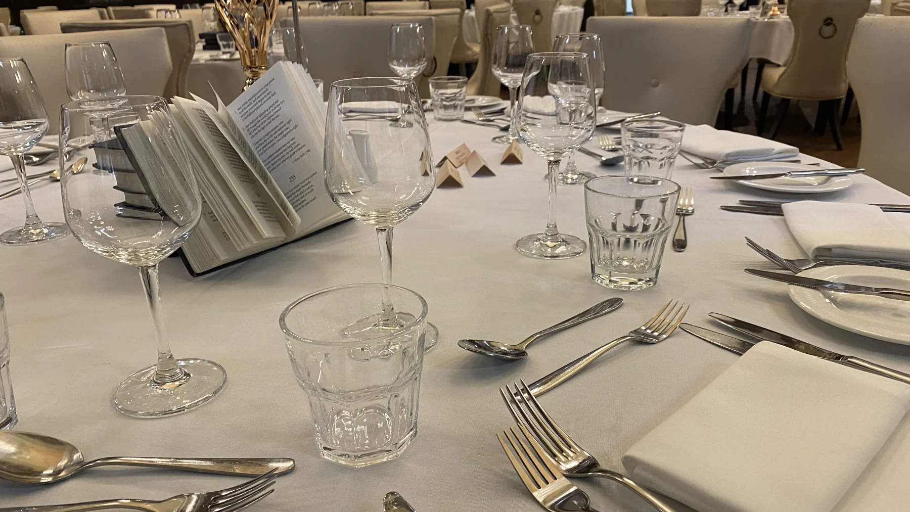 A first-class dining table set for the evening